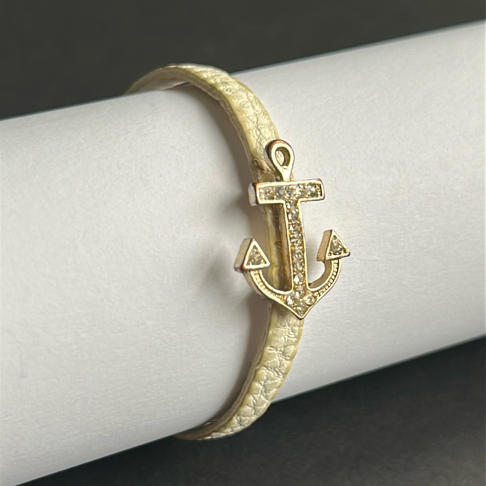 Women’s vintage crystal gold tone anchor charm white leather bracelet one‎ size